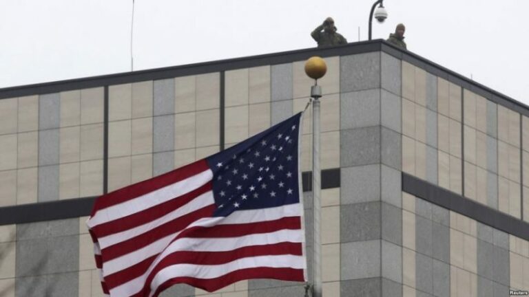 Alarmohet Policia e Kosovës: Dyshime për kërcënime ndaj Ambasadës Amerikane