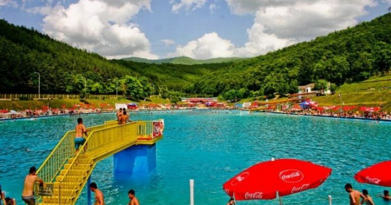 Edhe sot hyrja pa pagesë në pishinën e Gërmisë