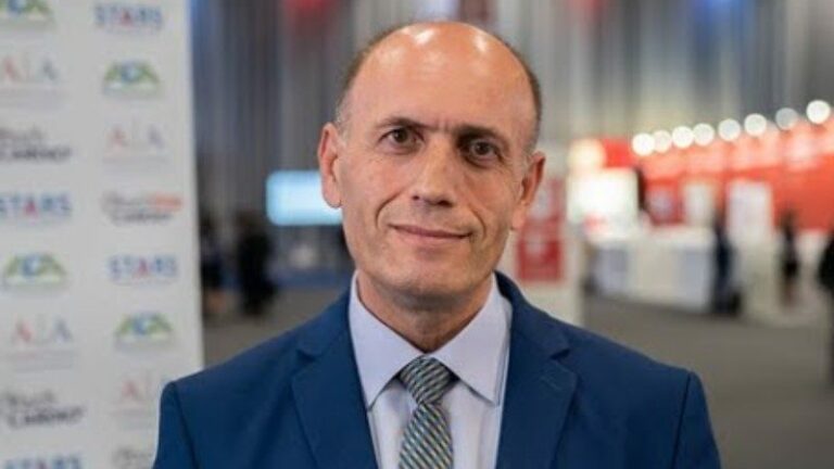 Mjeku kosovar jep shpresë: Populli i Kosovës do të jetë i pari që arrin imunizimin nga koronavirusi