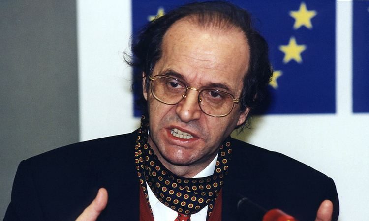 Reagon familja e ish-presidentit Rugova: Besojmë në pafajësinë e Thaçit dhe Veselit