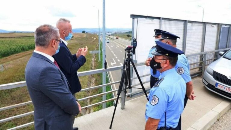 Kujdes: Policia e Kosovës ju kap me radar në autostradë
