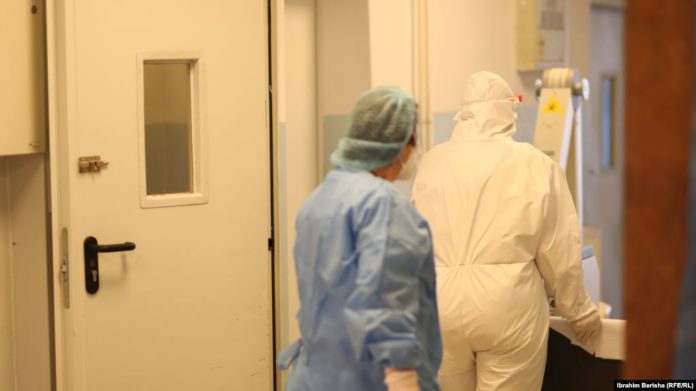 9 punëtorë shëndetësor në Spitalin e Vushtrrisë janë infektuar me Coronavirus