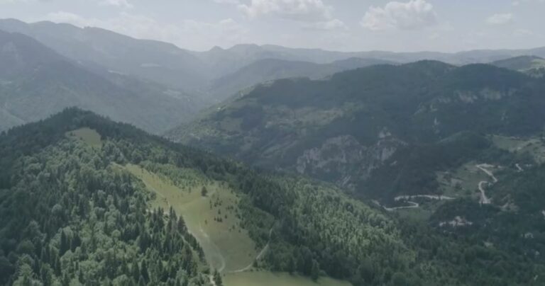 Thaçi tregon bukuritë e Kosovës, publikon një video nga Bjeshkët e Rugovës