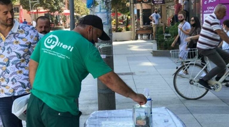 Gjest i rrallë: Punëtorët e “Unitetit” në Vushtrri ndahen edhe nga puna për të ndihmuar Shpëtim Krasniqin