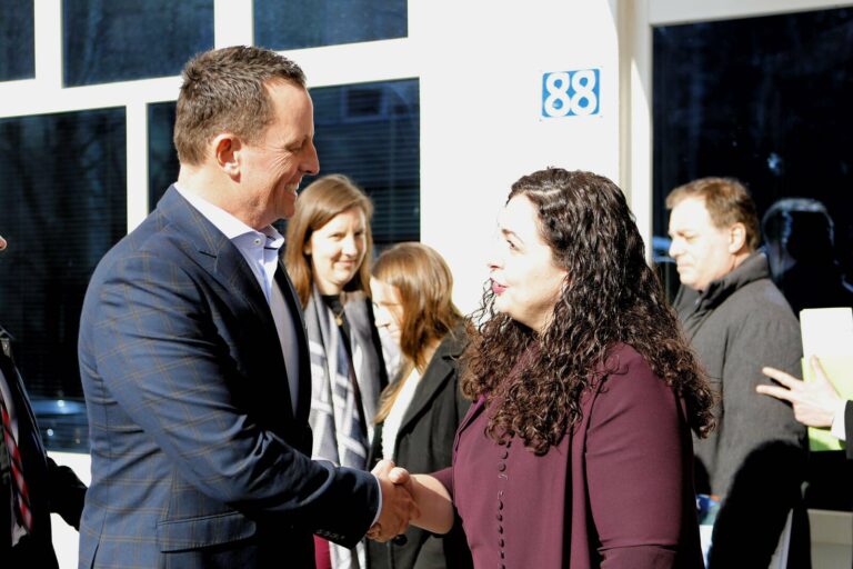 Grenelli i përgjigjet Osmanit: Na duhen politikanë që bëjnë më shumë se që vetëm të ankohen