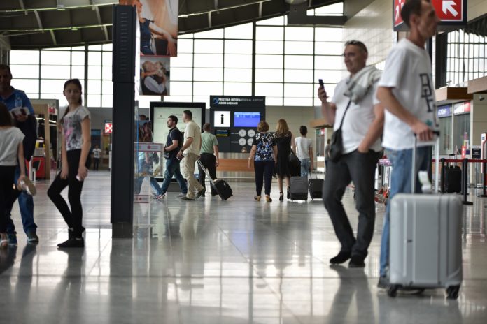 S’ka më karantinë, mërgimtarët drejt Kosovës: Nesër 7 fluturime nga Zvicra për në Kosovë