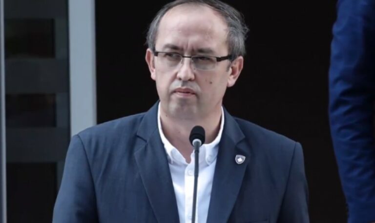 Dramë: Për pak ditë mund të rrëzohet Qeveria Hoti