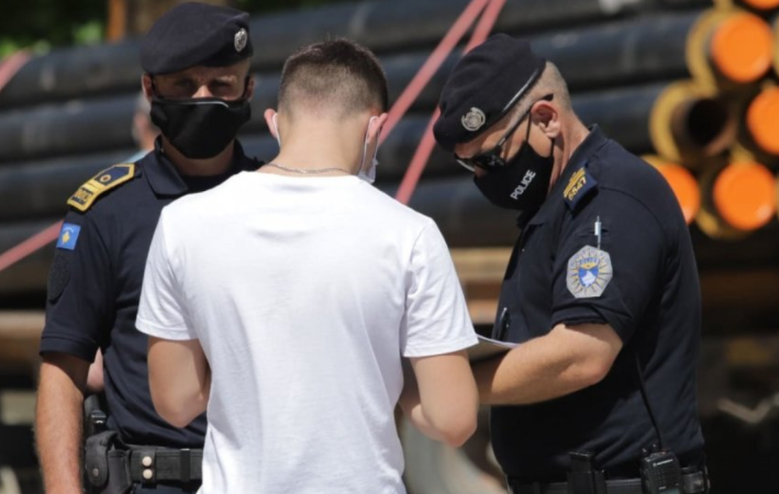 Mbi 1 mijë qytetarë u gjobitën për mosrespektim të masave kundër Covid-19, për dy ditë në Kosovë