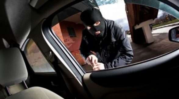 Mitrovicë: Dy persona vjedhin një BMW X5 duke ikur për në veri bëjnë aksident – arrestohen nga policia