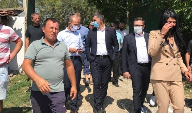 Mustafa takon bujqit vushtrrias që u dëmtuan nga përmbytjet: Kemi ndarë mbi 3 milionë euro