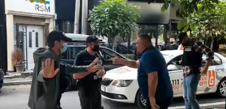 “Mos më prek, nuk të njoh”: Momenti kur Nasim Haradinaj del nga taksi dhe përballet me policët e EULEX’it