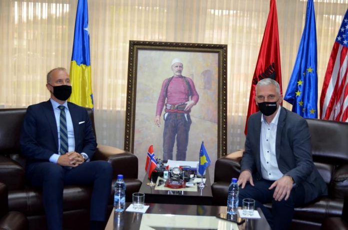 Nënkryetari Mujka priti në takim ambasadorin norvegjez Grondahl