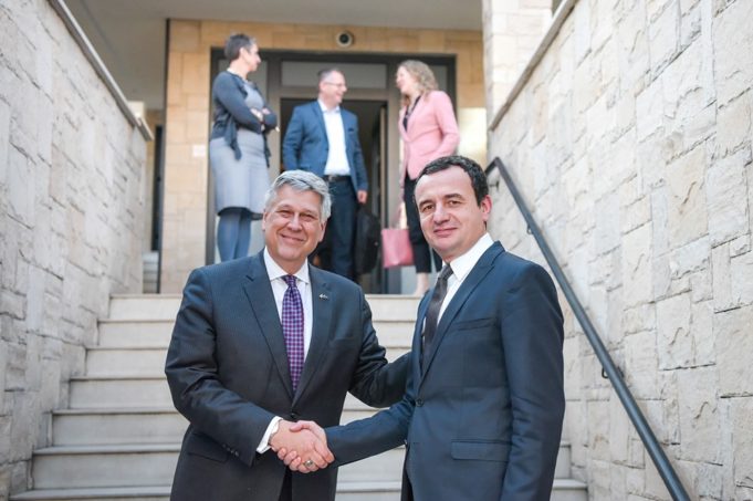 Kosnett: Kurti bashkë me Osmanin janë në syrin e publikut