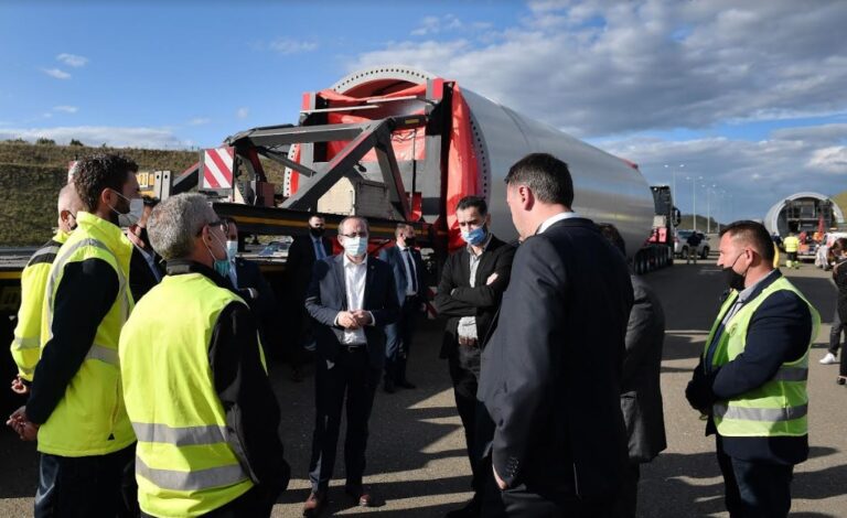 Hoti: Energjia e ripërtëritshme kontribuon në furnizim stabil me energji elektrike