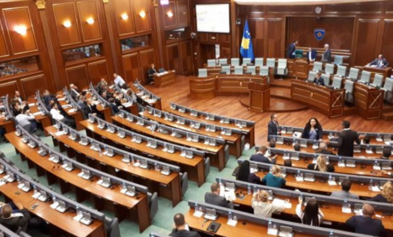 Deputetët nuk e votojnë heqjen e homologimit të veturave që i lë pa monopol Devollët