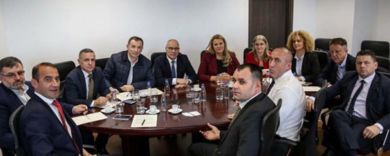 AAK i përgjigjet ashpër Lutfi Hazirit i cili tha se Isa Mustafa do të jetë President, ia përmendin edhe zgjedhjet e parakohshme