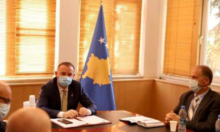 Rritja e rasteve me COVID-19, Zemaj takohet me drejtorët e spitaleve të vendit