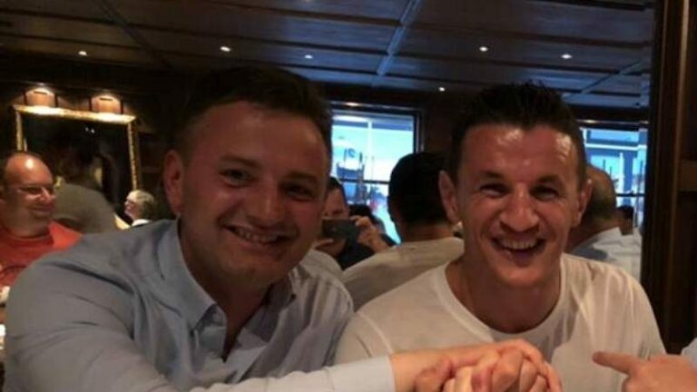 Bekim Jashari uron Haxhi Krasniqin: E quan Ambasador të kombit dhe shtetit