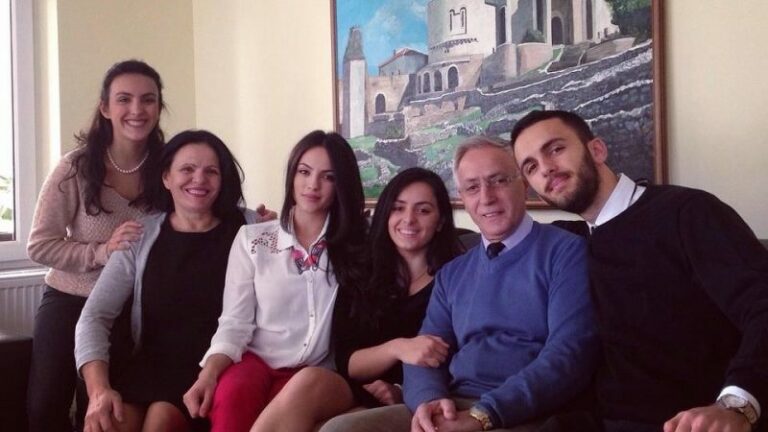 Vajza e Jakup Krasniqit me postim prekës pas paraqitjes së tij në Hagë: Babi, zëri yt i fuqishëm dridhi tokën shqiptare
