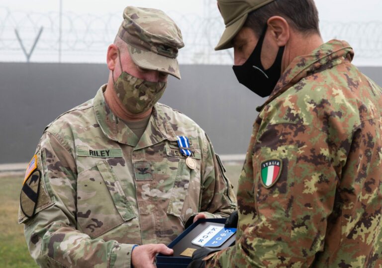 ​Komanda Rajonale e KFOR-it Lindje e udhëhequr nga SHBA bëhet me komandant të ri