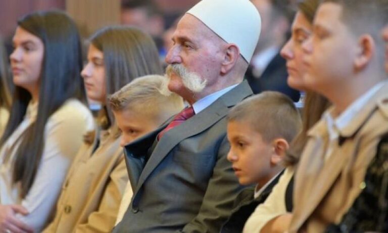 Osmani i ndan Rifat Jasharit Urdhrin e Lirisë