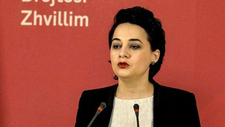 Fitore Pacolli thotë se shanset i pati Albin Kurti të liberalizon vizat, por i humbi Qeveria Hoti