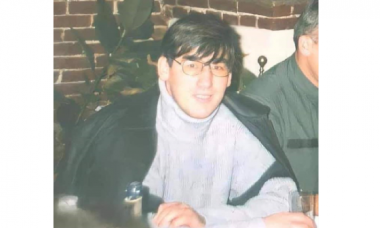 A e njihni personin në foto?