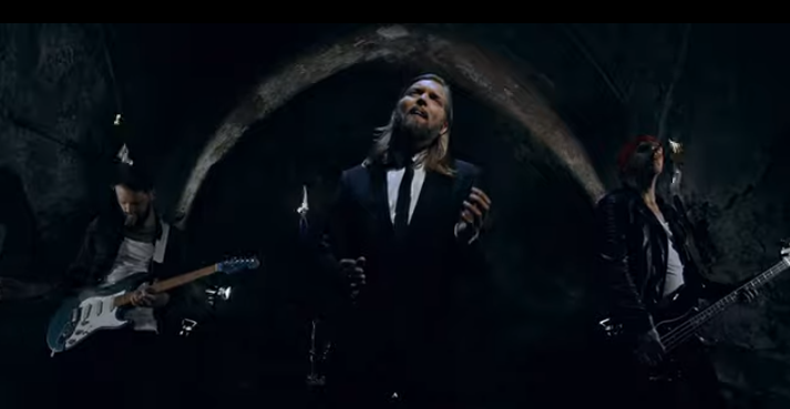 Rock grupi suedez realizojnë me videoklip këngën “Xhamadani vija-vija”