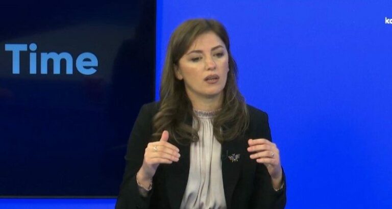 Albulena Haxhiu: Thaçi për me shpëtu vetën, ka dashtë me i dërgu të tjerët në Hagë