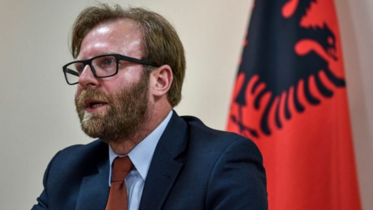 Haki Abazi thumbon LDK-në: Nuk ju do populli, e keni mykur e qelbur politikën