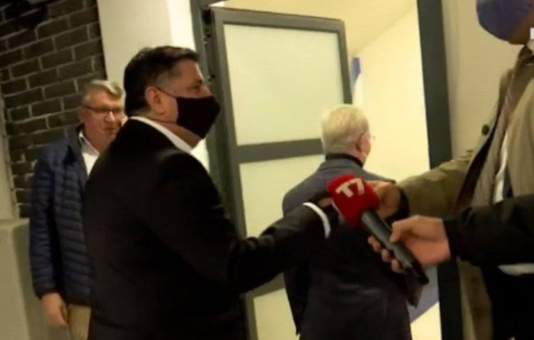 Situatë e re në vend, Isa Mustafa mbledh partinë