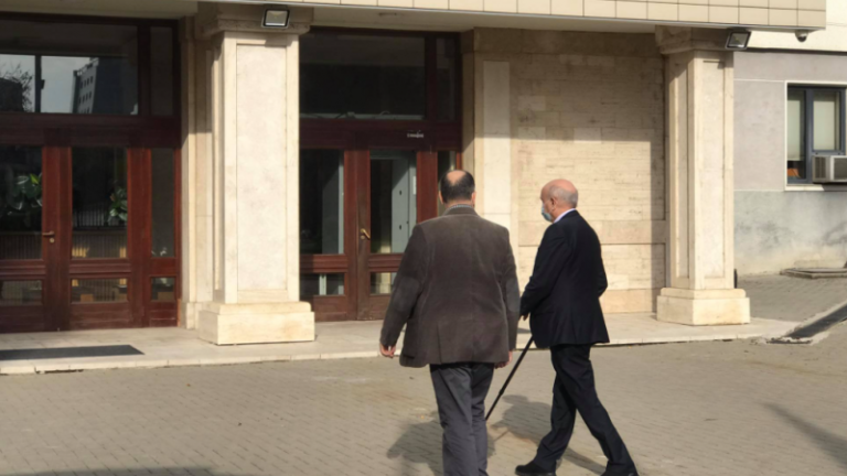 Çfarë po “zihet”: Isa Mustafa shkon në ndërtesën e Kuvendit