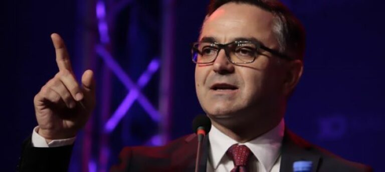 Besnik Tahiri tenton të “pajtohet” me gastronomët, i fton për kafe në zyrën e tij në Qeveri