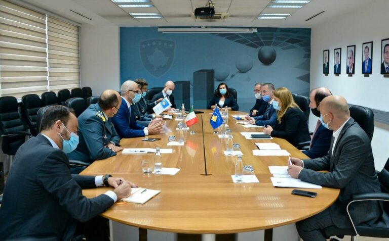 Ministrja Bajrami takon ekspertët italianë: Kundër hajnave edhe me Guardia di Finanzia