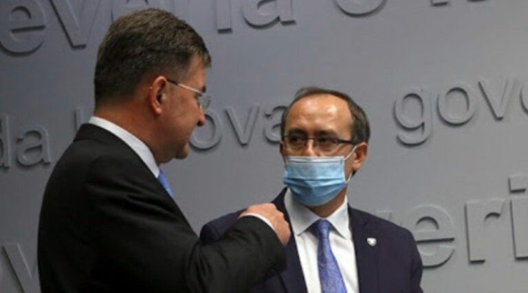 Hoti i thotë Lajcakut: Jemi pro lëvizjes së lirë, do ta trajtojmë lejimin e vizitës së Vucicit