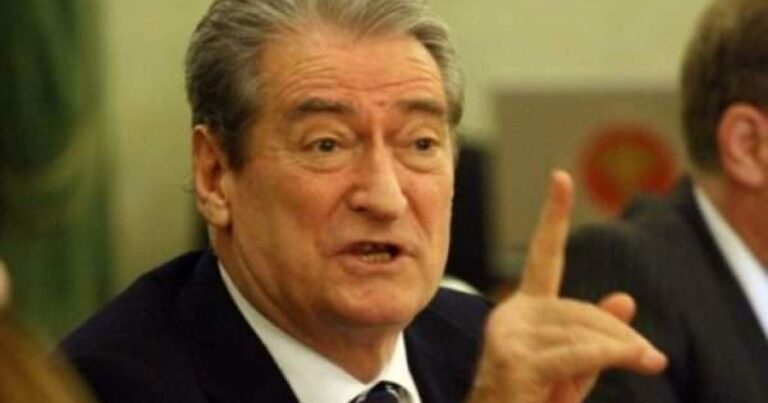 Sali Berisha: Thaçi dhe Rama janë tradhtarë të kombit, do t’i varja në shtyllën e turpit të historisë shqiptare