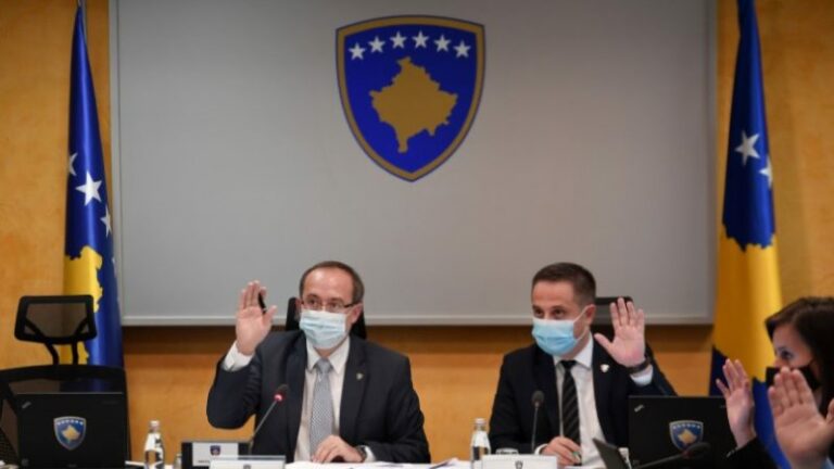 Reagon Avdullah Hoti pasi iu kërkua shkarkimi i Driton Selmanajt