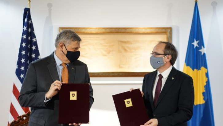 Qeveria tregon përfitimet e Kosovës nga marrëveshja e nënshkruar sot me SHBA-në