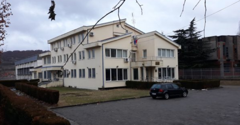Vdes nga COVID në moshën 48-vjeçari punëtori i Gjykatës Themelore në Kamenicë