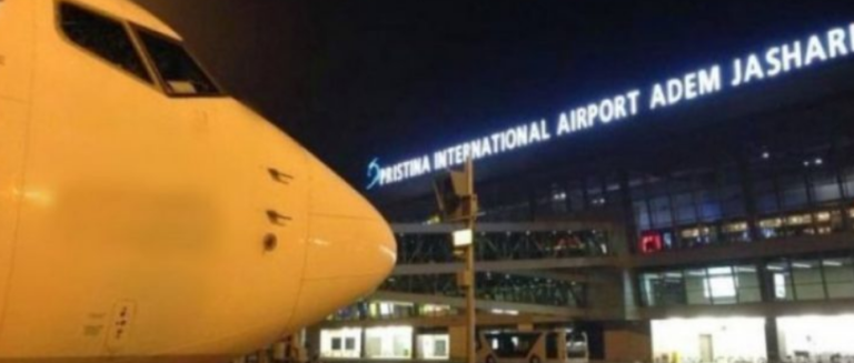 Hoti paralajmëron kufizim të fluturimeve Kosovë-Angli pas paraqitjes së mutacionit të SARS-CoV-2
