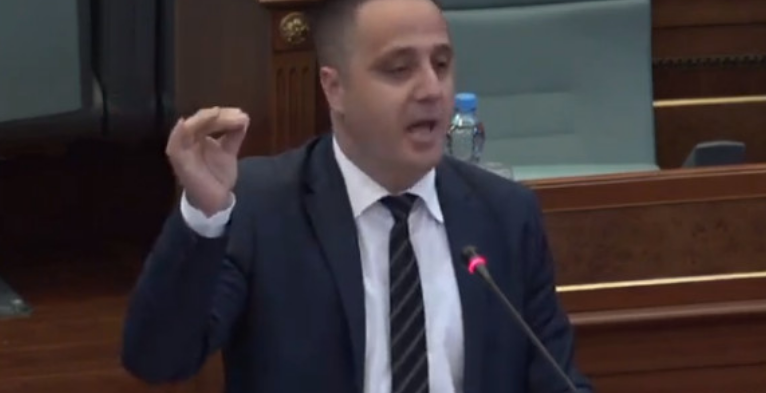 Deputeti i VV-së: Driton Selmanaj na provokoi sot në Kuvend