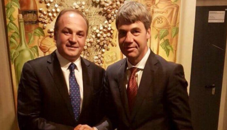 Hoxhaj flet me këshilltarin e Merkel, tregon çfarë biseduan