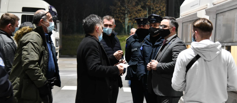 Asnjëherë mos i dërgoni këto 15 gjëra me mesazh me tekst ose email