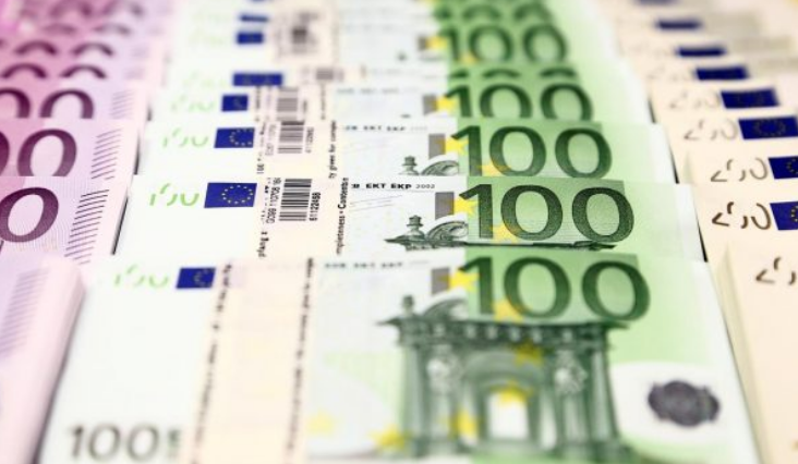 Deputeti kërkon që të ndahen nga 100 euro për çdo qytetar