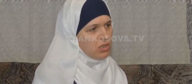 Gjykata e kthen në punë policen që u përjashtua për shkak të shamisë