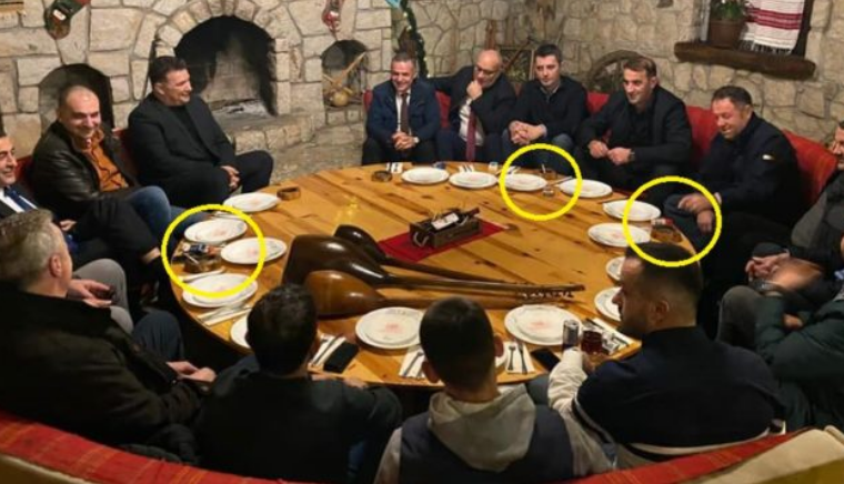 Zyrtarët e AAK-së e tymosin brenda ambienteve të mbyllura, nuk respektojnë ligjin anti-duhan