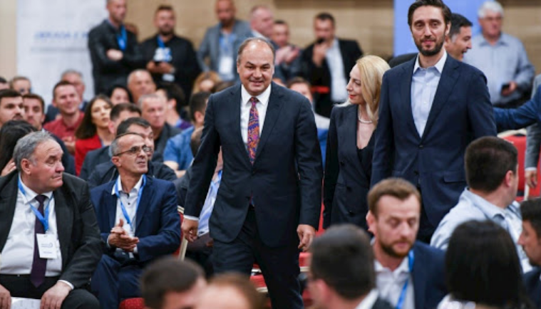 PDK-ja me më së shumti zyrtarë të akuzuar në nivel lokal, pasohet nga LDK-ja e AAK-ja