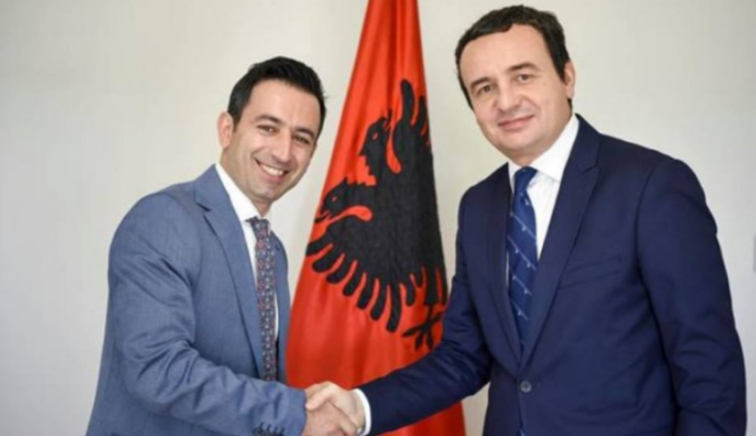 Deputeti i VV-së e quan Grenellin “rrugaç”, akuzon ata që bashkëpunuan me të: Jeni bërlloga, të gërditshëm