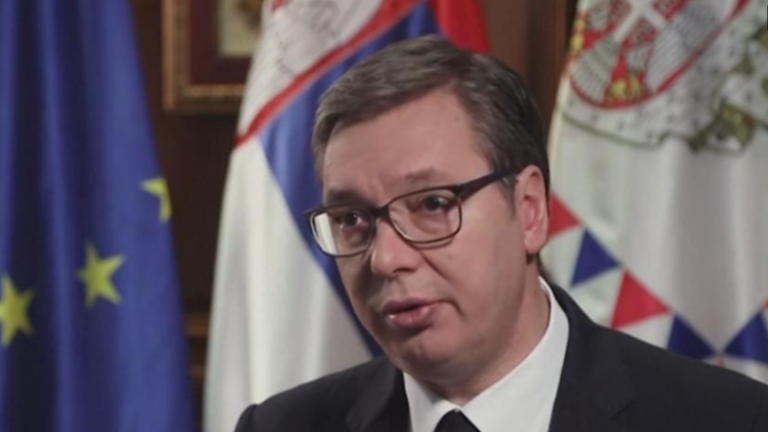 Vucic krenohet me mjekët serbë: Edhe nga Kosova po vijnë për t’u shëruar tek ne, po bëjnë çmos për t’i shpëtuar