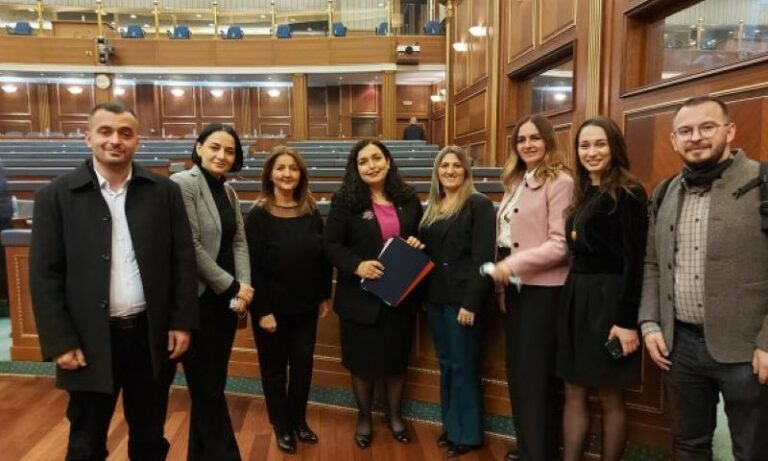 Pas votimit të buxhetit, VV publikon fotografi me Vjosa Osmanin